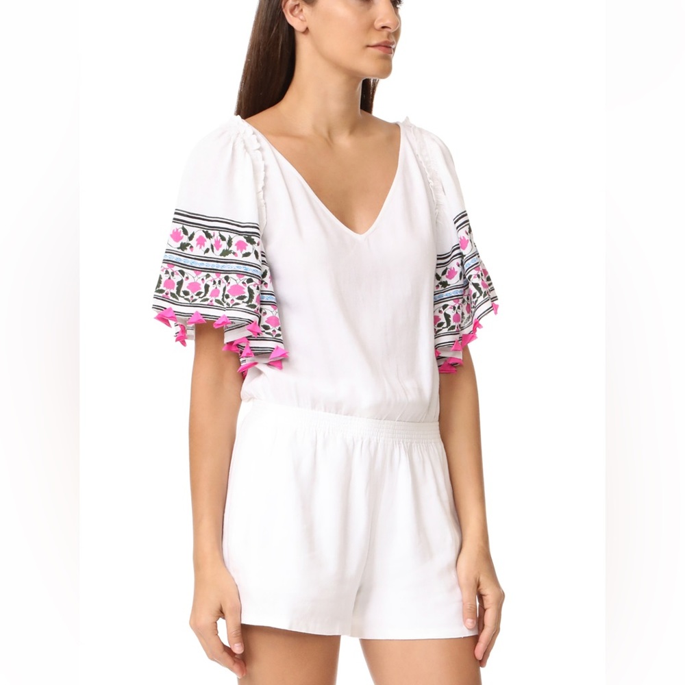 Club Monaco adorable romper. Size 4. Great condition.